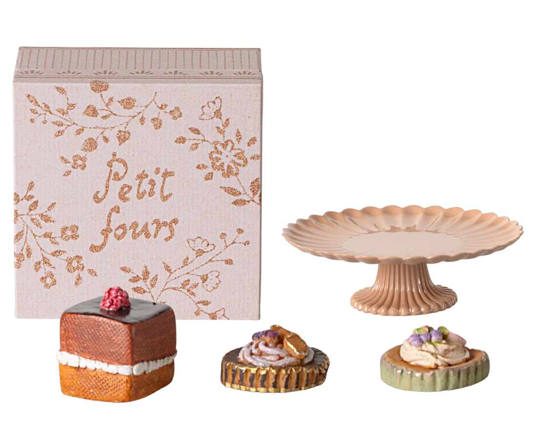 Cakes and cakestand, Mini.jp1-min (1)