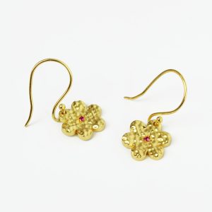 EAR0950-HAMMERED-PINK-CZ-FLOWER-EARRINGS-1
