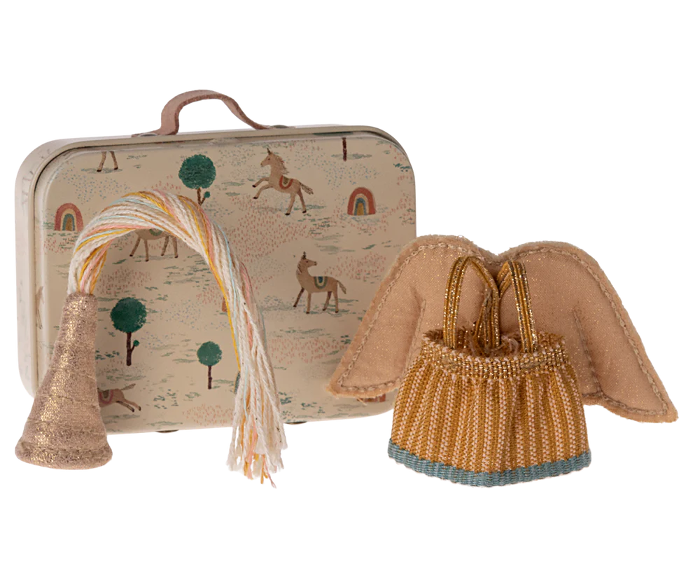 Fairy clothes in suitcase, Little sister mouse-min