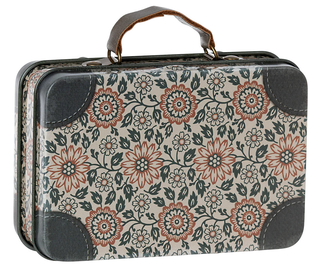 Small suitcase, Asta